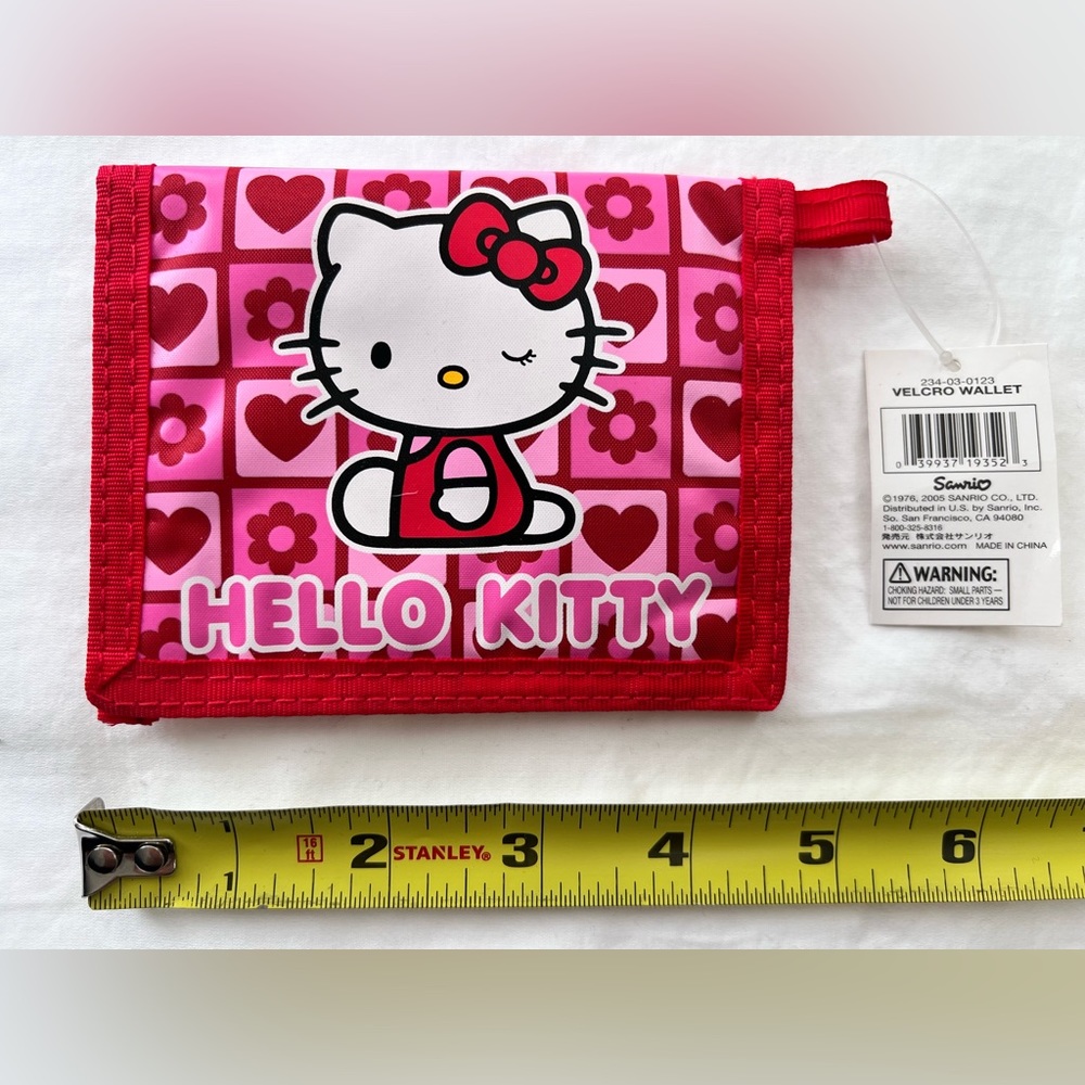NEW RETRO, VINTAGE SANRIO HELLO KITTY VELCRO WALLET